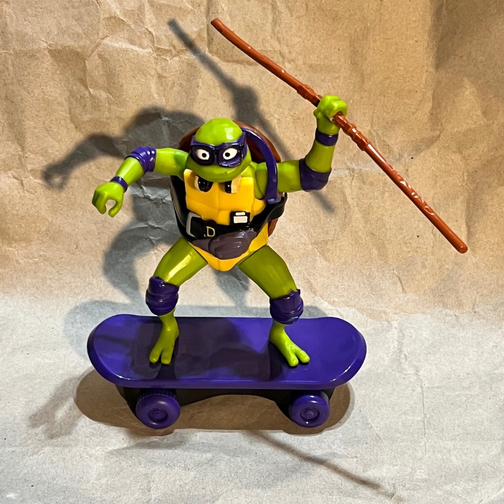 Funrise TMNT Donatello‎ Action Figure Purple Mutant Mayhem Skateboard Bo Staff